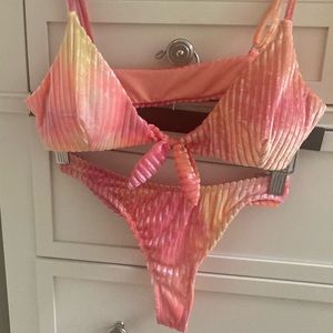 Like new* dipping daisy bikini
